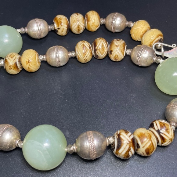Necklace White Nephrite Jade Fossilized Pumtek Sterling Silver Beads & Clasp - Picture 8 of 8